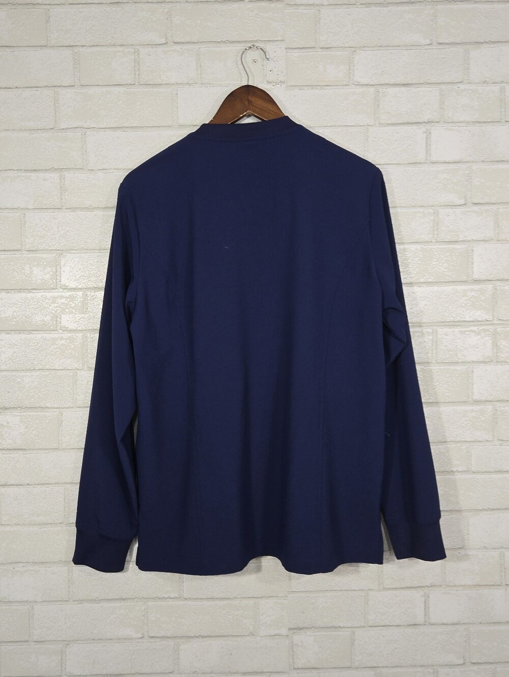 Epic by IRG *like new* scrub jacket - Picture 11 of 14